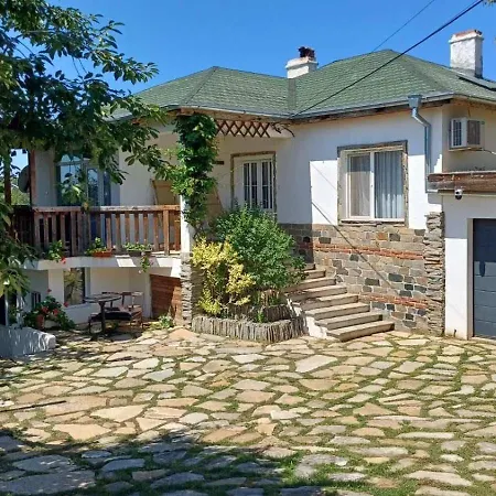 The White House Kamilski Dol